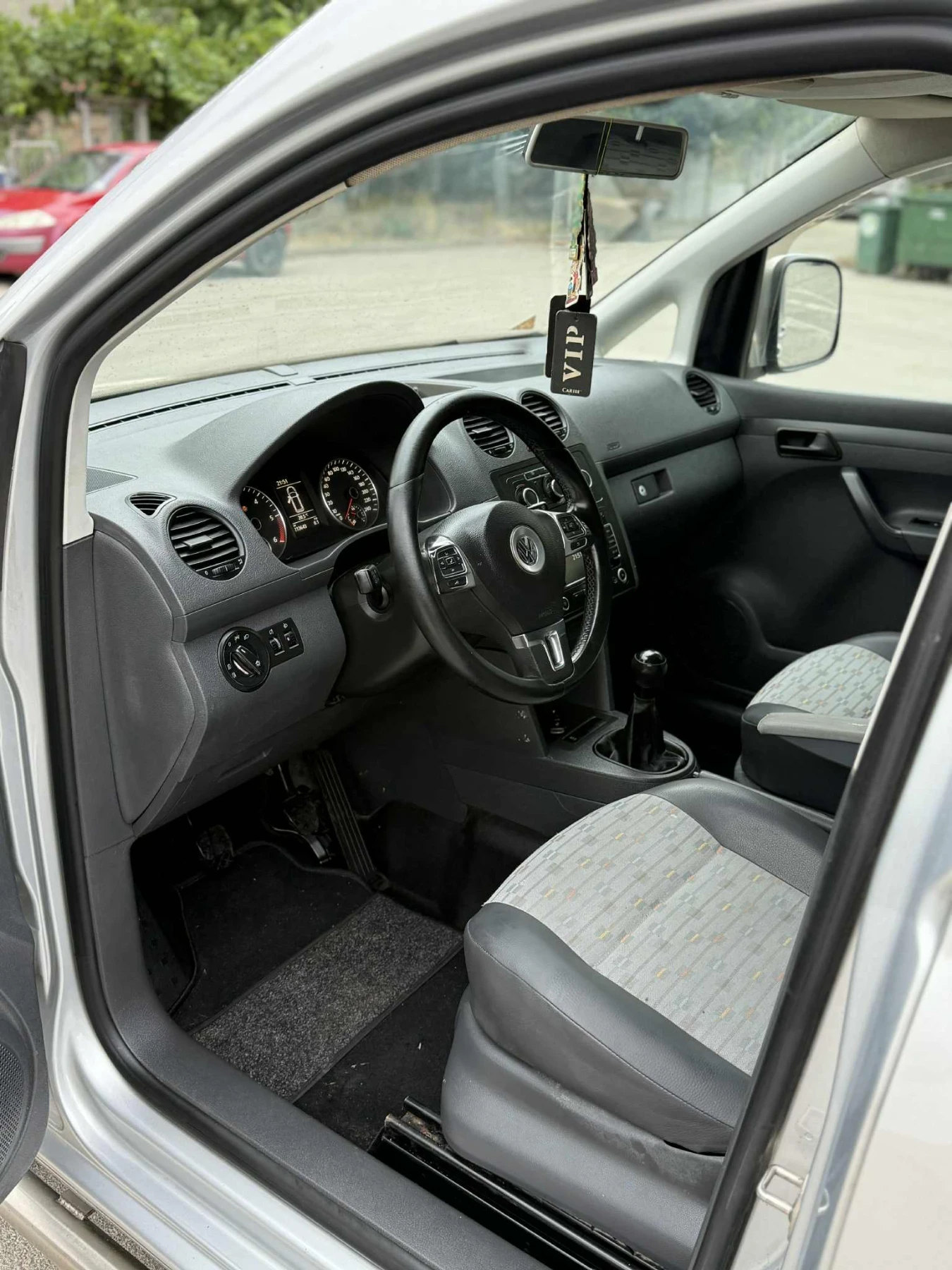 VW Caddy 1.6 TDI - изображение 8 | Auto.bg VW Caddy 1.6 TDI - изображение 8
