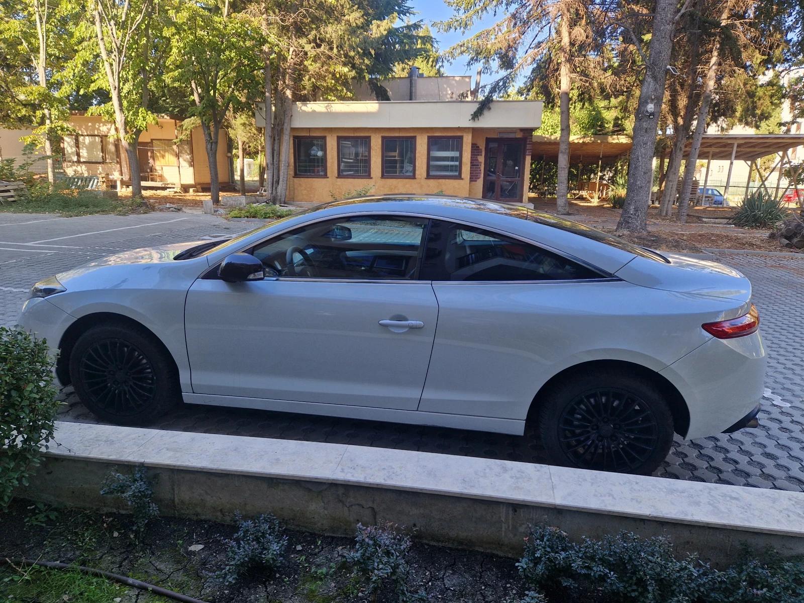 Renault Laguna Coupe GP MONAKO, ФЕИС изпълнение 200 коня. - изображение 4 | Auto.bg Renault Laguna Coupe GP MONAKO, ФЕИС изпълнение 200 коня. - изображение 4