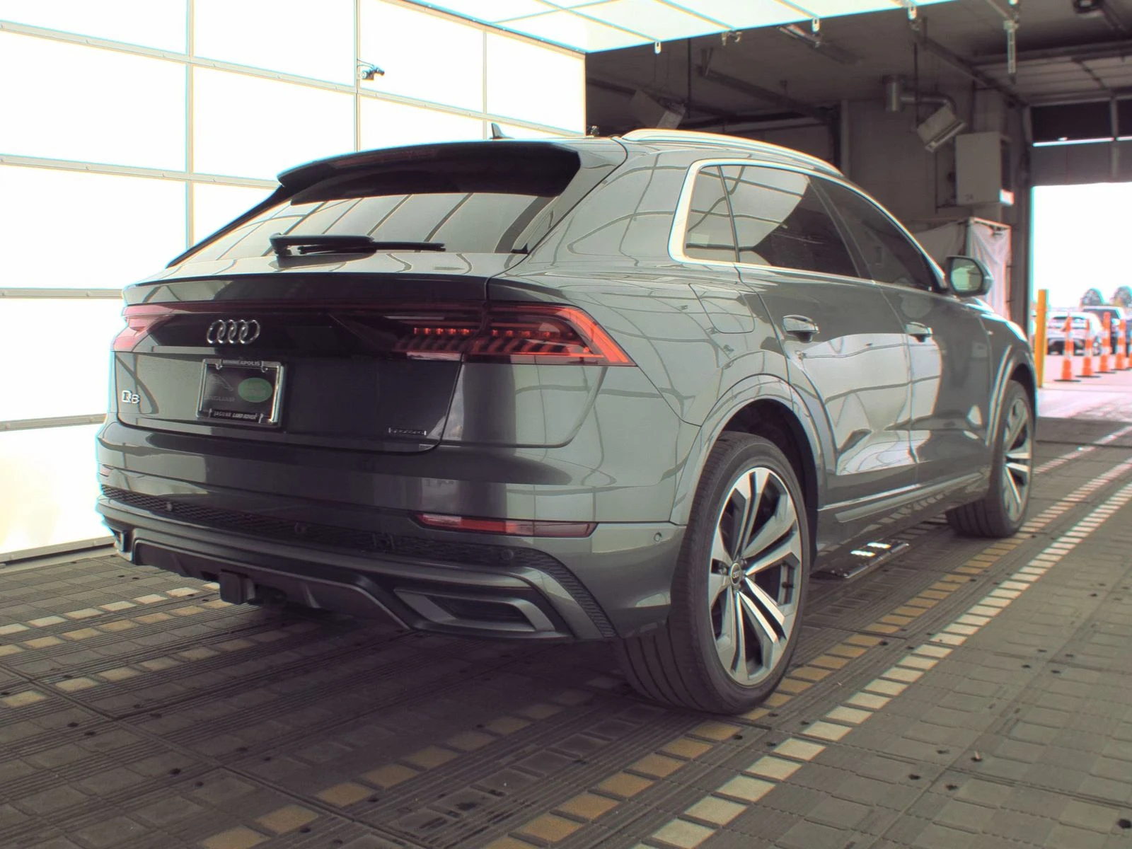 Audi Q8 QUATTRO* B&O* S-LINE* DISTRONIC* OBDUH* 360 VIEW*  - изображение 6 | Auto.bg Audi Q8 QUATTRO* B&O* S-LINE* DISTRONIC* OBDUH* 360 VIEW*  - изображение 6
