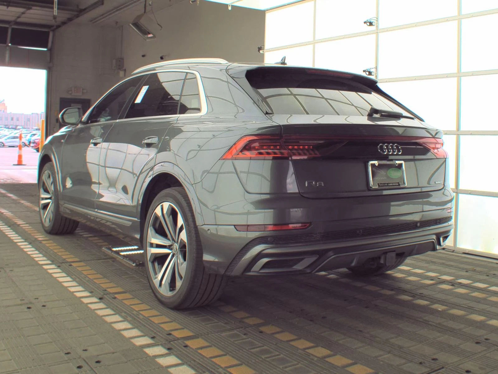 Audi Q8 QUATTRO* B&O* S-LINE* DISTRONIC* OBDUH* 360 VIEW*  - изображение 4 | Auto.bg Audi Q8 QUATTRO* B&O* S-LINE* DISTRONIC* OBDUH* 360 VIEW*  - изображение 4