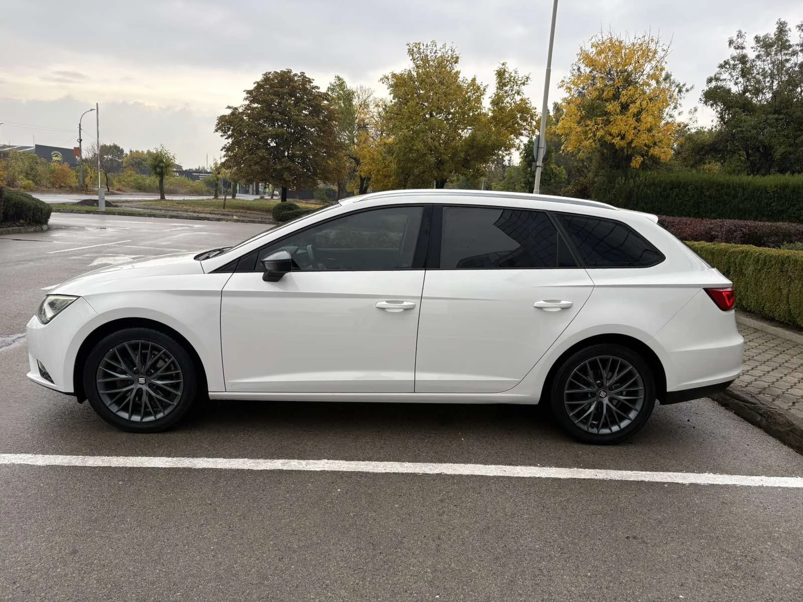 Seat Leon 1.4i TGI-фабричен DSG - изображение 4 | Auto.bg Seat Leon 1.4i TGI-фабричен DSG - изображение 4