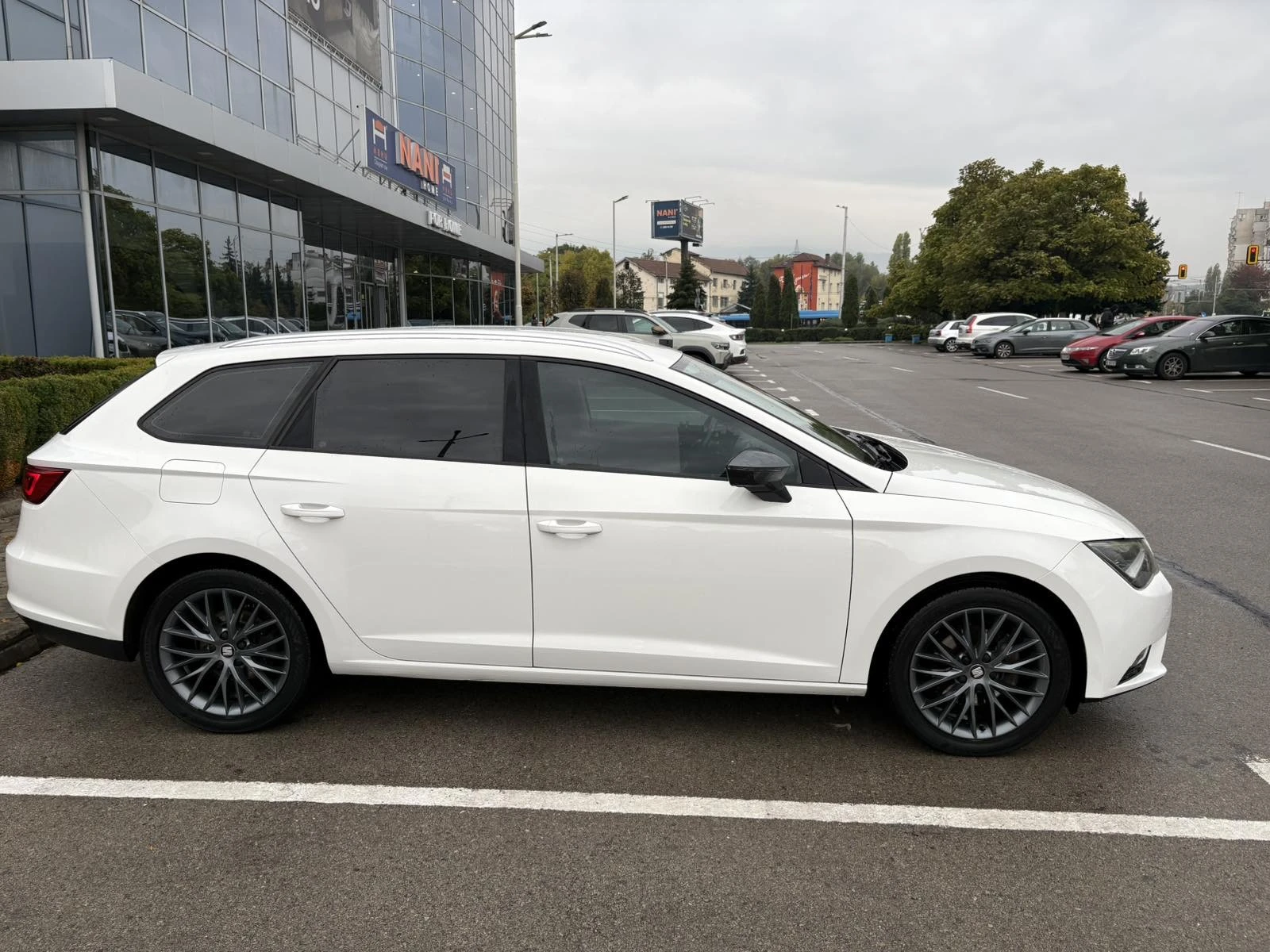Seat Leon 1.4i TGI-фабричен DSG - изображение 5 | Auto.bg Seat Leon 1.4i TGI-фабричен DSG - изображение 5