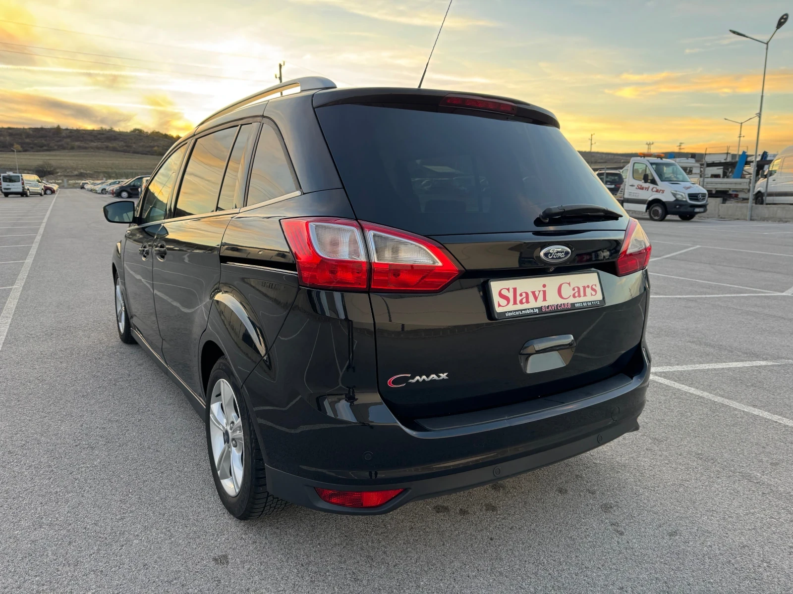 Ford Grand C-Max 1.5 tdci 7 МЕСТЕН/ AUTO/ KEYLESS/ CAMERA/ EURO 6B - изображение 6 | Auto.bg Ford Grand C-Max 1.5 tdci 7 МЕСТЕН/ AUTO/ KEYLESS/ CAMERA/ EURO 6B - изображение 6