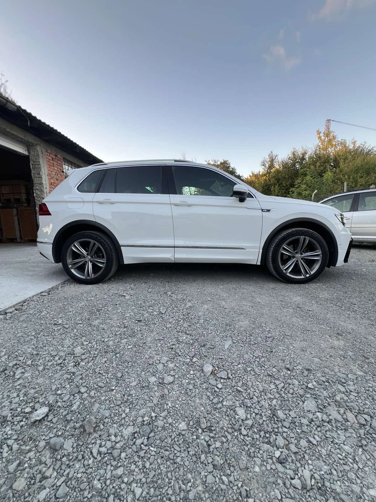 VW Tiguan R-line 4x4 DSG Keyless N1 - изображение 6 | Auto.bg VW Tiguan R-line 4x4 DSG Keyless N1 - изображение 6