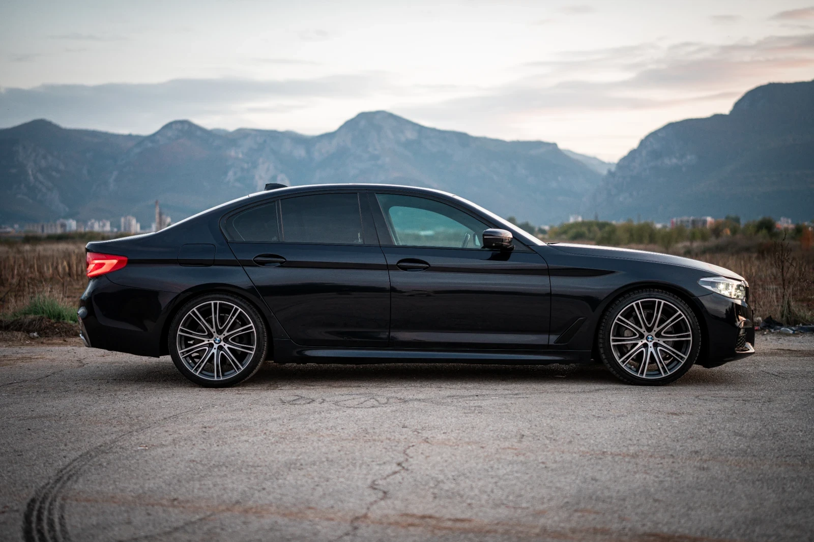 BMW 540 BMW G540i M-Performance  - изображение 5 | Auto.bg BMW 540 BMW G540i M-Performance  - изображение 5