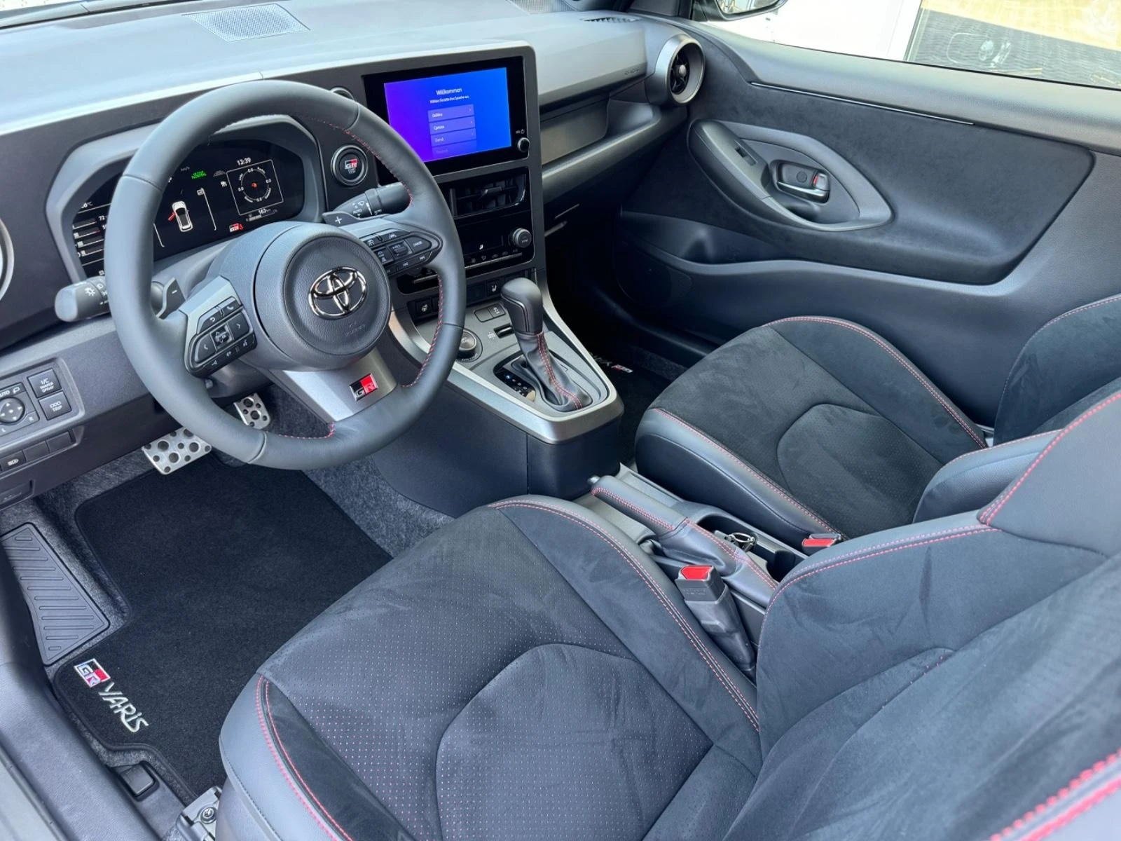 Toyota Yaris GR-FOUR FACELIFT LED CAMERA CARBON KEYLESS - изображение 7 | Auto.bg Toyota Yaris GR-FOUR FACELIFT LED CAMERA CARBON KEYLESS - изображение 7