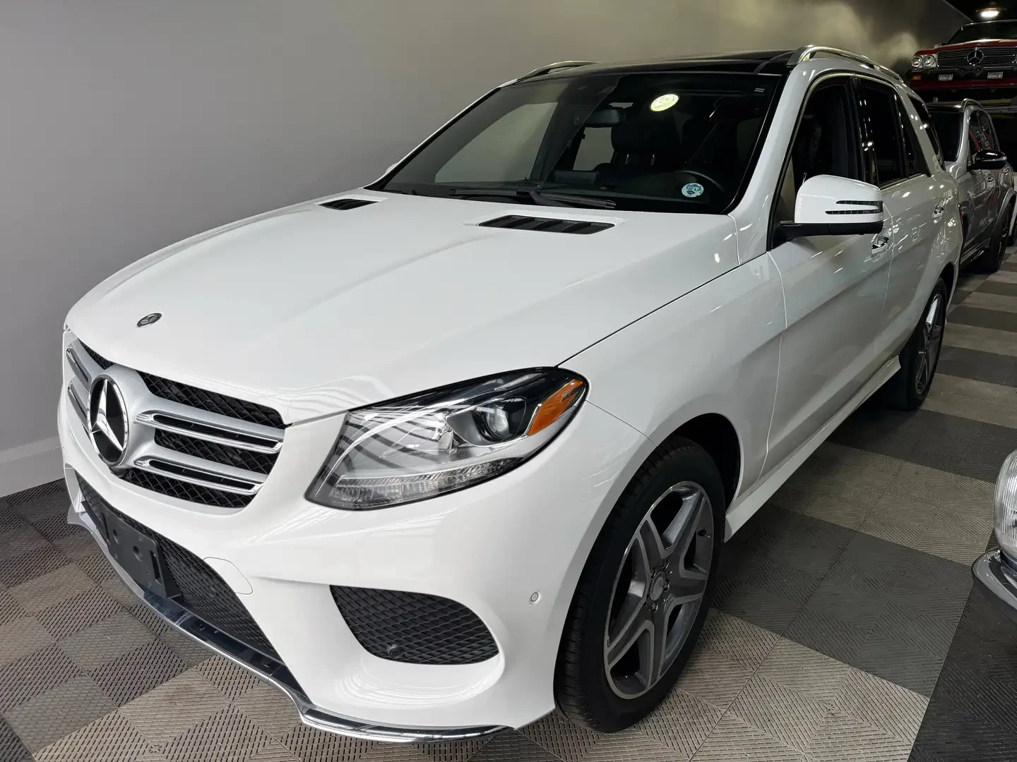 Mercedes-Benz GLE 350 AMG* Масаж* Harman Kardon | Auto.bg — изображение 1 Mercedes-Benz GLE 350 AMG* Масаж* Harman Kardon | Auto.bg — изображение 1