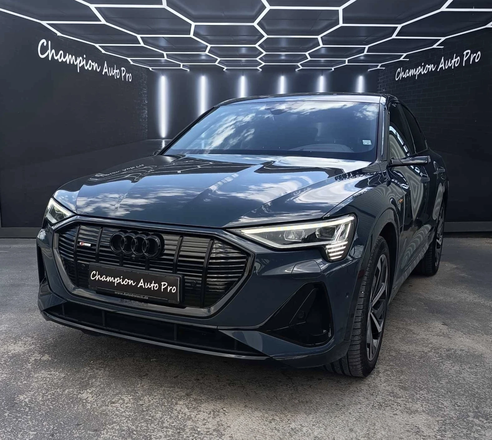 Audi E-Tron 55/Sportback/S-Line/Pano/Hud/360* /B&O | Auto.bg — изображение 1 Audi E-Tron 55/Sportback/S-Line/Pano/Hud/360* /B&O | Auto.bg — изображение 1