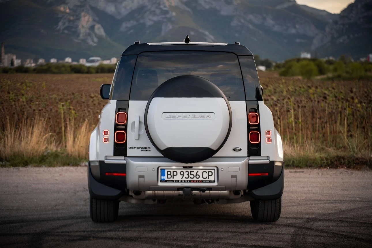 Land Rover Defender P400* 80хил.км* X-DINAMYC* MERIDIAN* HYBRID* PANOR - изображение 5 | Auto.bg Land Rover Defender P400* 80хил.км* X-DINAMYC* MERIDIAN* HYBRID* PANOR - изображение 5