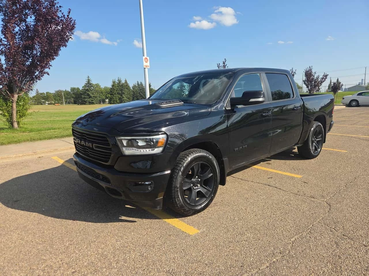 Dodge RAM 1500 * Sport 4x4 Crew Cab 5'7" Box * CARFAX * | Auto.bg — изображение 1 Dodge RAM 1500 * Sport 4x4 Crew Cab 5'7" Box * CARFAX * | Auto.bg — изображение 1