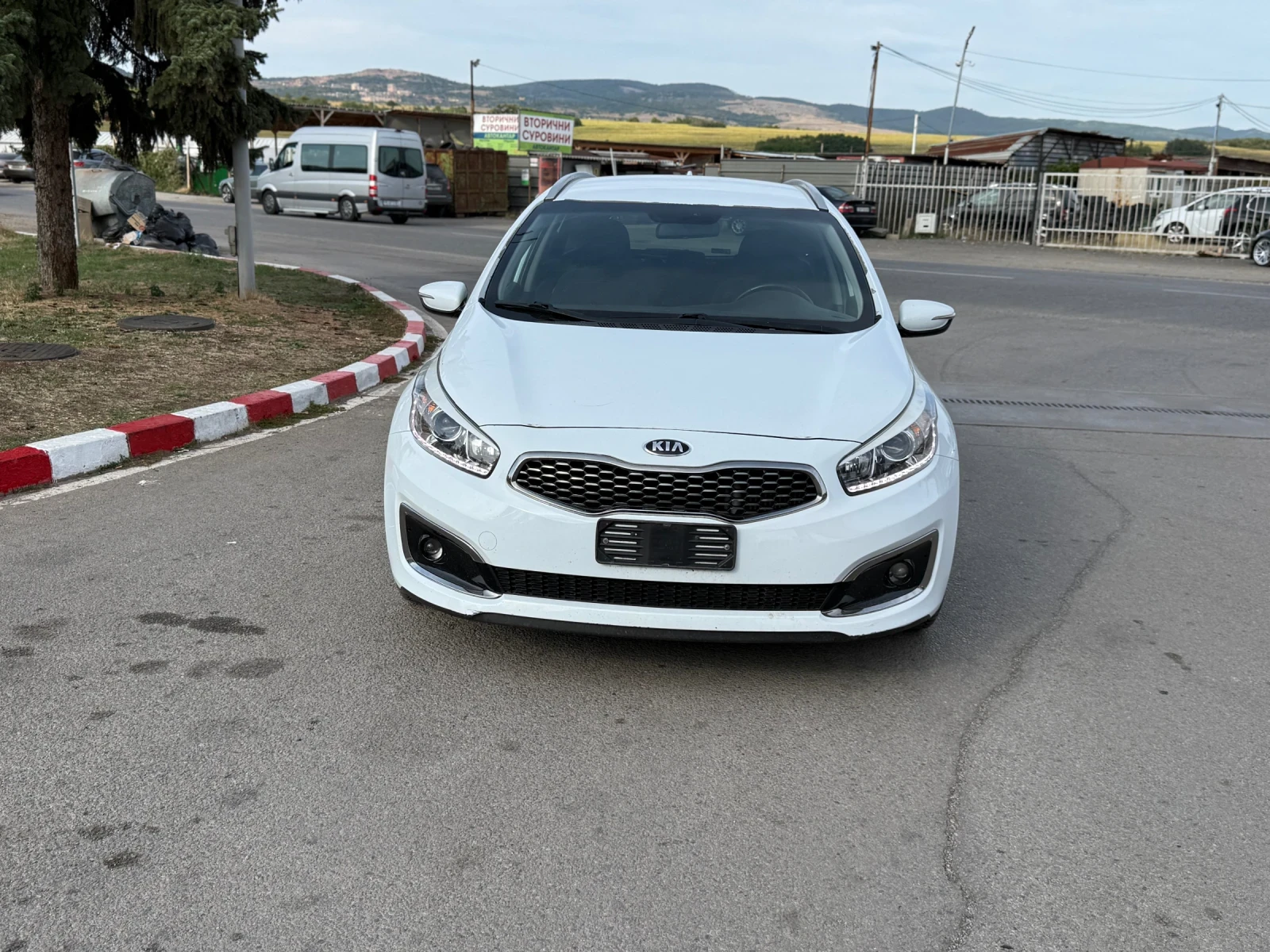 Kia Ceed 1.6D, NAVI, LED, подарък регистрация - изображение 2 | Auto.bg Kia Ceed 1.6D, NAVI, LED, подарък регистрация - изображение 2