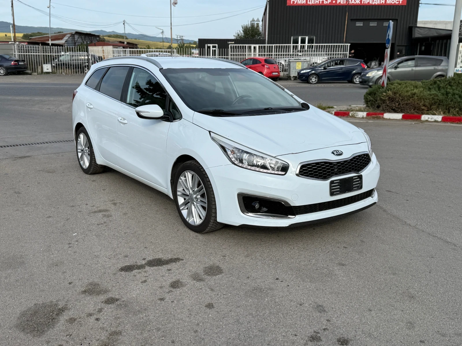 Kia Ceed 1.6D, NAVI, LED, подарък регистрация - изображение 3 | Auto.bg Kia Ceed 1.6D, NAVI, LED, подарък регистрация - изображение 3