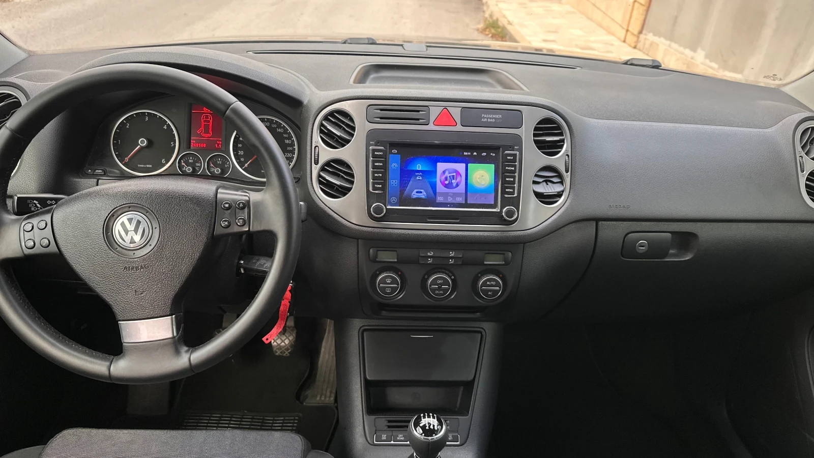 VW Tiguan 2.0TDI Sport Style 4motion - изображение 9 | Auto.bg VW Tiguan 2.0TDI Sport Style 4motion - изображение 9