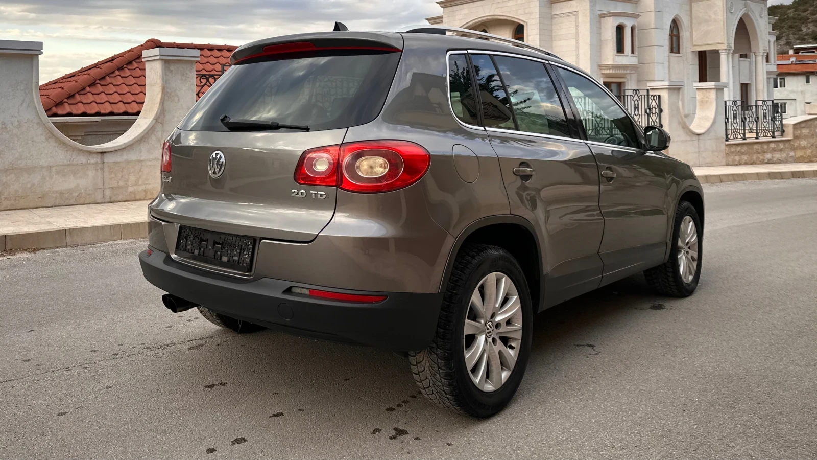VW Tiguan 2.0TDI Sport Style 4motion - изображение 4 | Auto.bg VW Tiguan 2.0TDI Sport Style 4motion - изображение 4