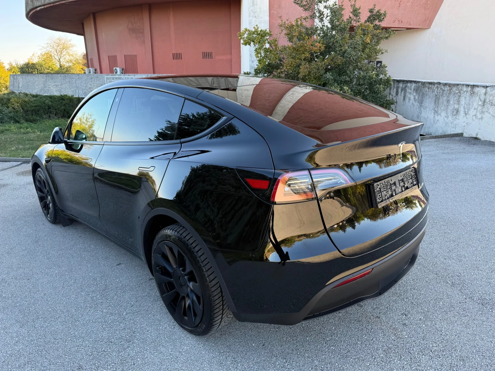 Tesla Model Y Long Range Dual Motor - изображение 4 | Auto.bg Tesla Model Y Long Range Dual Motor - изображение 4