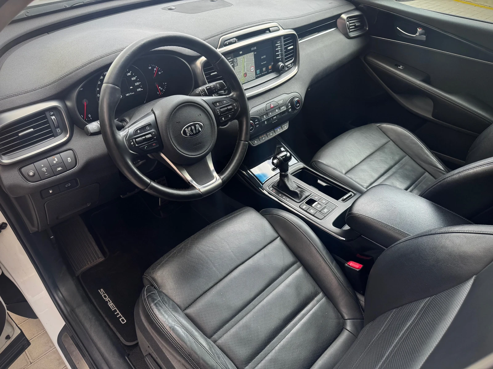 Kia Sorento  2.2 Platinum Edition 7-местен FULL 4x4 182хил.км - изображение 5 | Auto.bg Kia Sorento  2.2 Platinum Edition 7-местен FULL 4x4 182хил.км - изображение 5