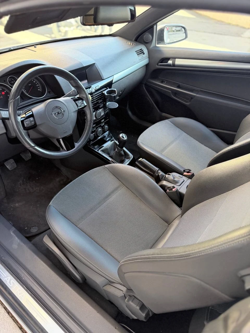 Opel Astra 1.6i Cabrio Cosmo - изображение 9 | Auto.bg Opel Astra 1.6i Cabrio Cosmo - изображение 9