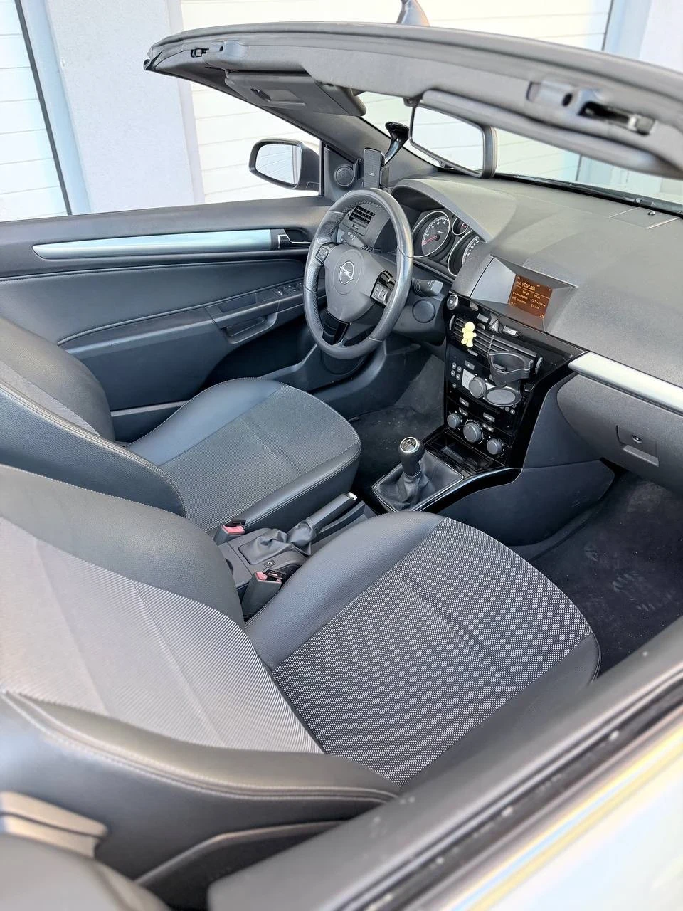 Opel Astra 1.6i Cabrio Cosmo - изображение 10 | Auto.bg Opel Astra 1.6i Cabrio Cosmo - изображение 10