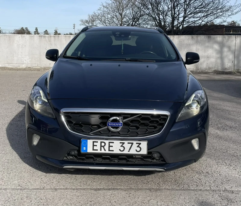 Volvo V40 Cross Country D4 - 13500 € / 26403.70 лв. - 49210547 1 | Car24.bg Volvo V40 Cross Country D4 - 13500 € / 26403.70 лв. - 49210547 1