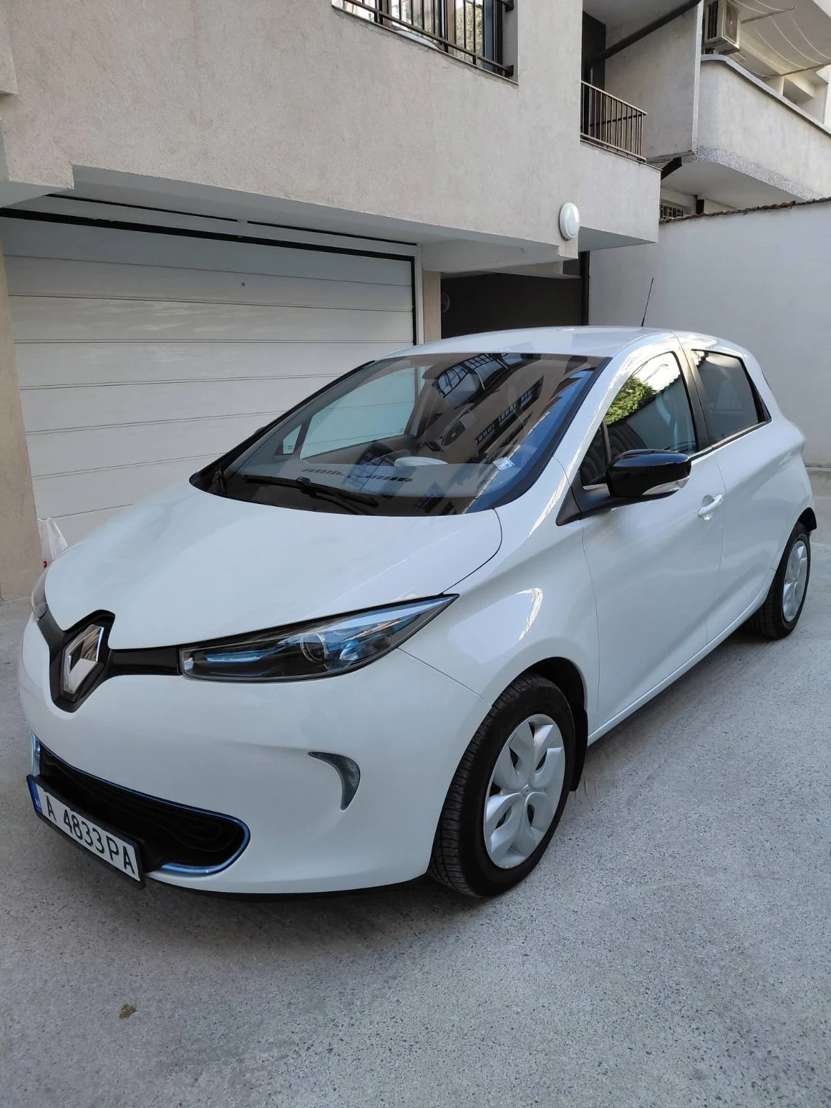 Renault Zoe undefined | Auto.bg — изображение 1 Renault Zoe undefined | Auto.bg — изображение 1