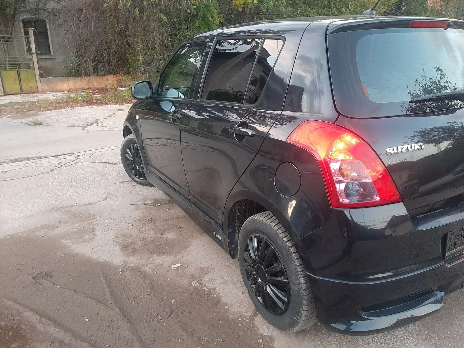 Suzuki Swift 1.3i 4x4 KLIMA FEIS - изображение 6 | Auto.bg Suzuki Swift 1.3i 4x4 KLIMA FEIS - изображение 6
