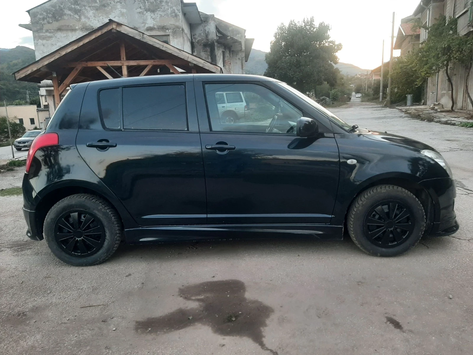 Suzuki Swift 1.3i 4x4 KLIMA FEIS - изображение 8 | Auto.bg Suzuki Swift 1.3i 4x4 KLIMA FEIS - изображение 8