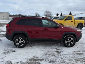 Jeep Cherokee * Trailhawk * CARFAX * ПОДГРЕВИ * КАМЕРА * NAVI - 8400 € / 16428.97 лв. - 28320389 12 | Car24.bg Jeep Cherokee * Trailhawk * CARFAX * ПОДГРЕВИ * КАМЕРА * NAVI - 8400 € / 16428.97 лв. - 28320389 12