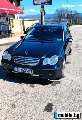     Mercedes-Benz 220 ~11 000 .