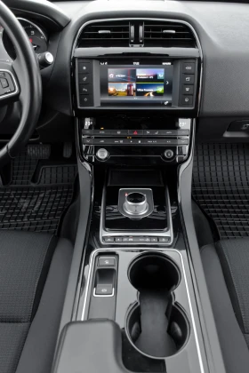 Jaguar XE 2.0D - NAVIGATION/ PRESTIGE / F1 - ZF - AUTOMATIC, снимка 14