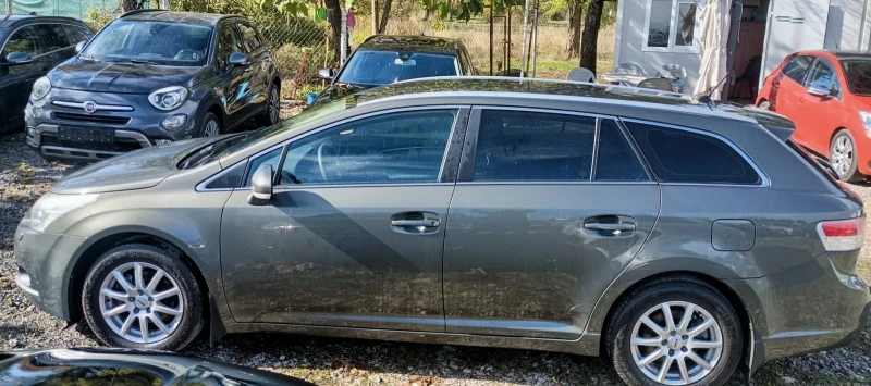 Toyota Avensis AUTOMAT, NAVI, KAMERA, снимка 3 - Автомобили и джипове - 52245892