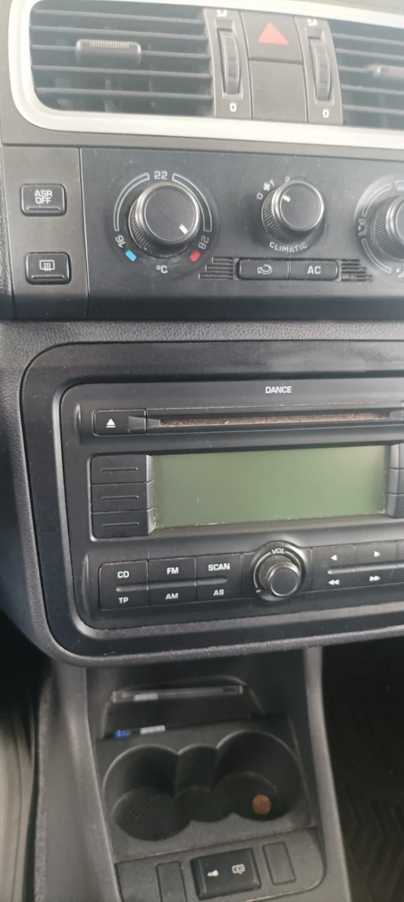 Skoda Fabia, снимка 8 - Автомобили и джипове - 52655852