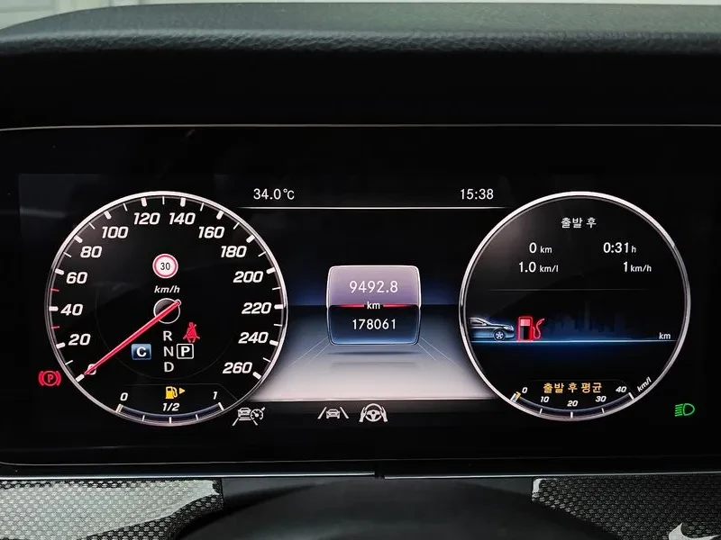 Mercedes-Benz E 300 4Matic Amg Line, снимка 8 - Автомобили и джипове - 56091794