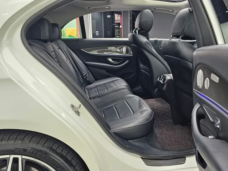 Mercedes-Benz E 300 4Matic Amg Line, снимка 12 - Автомобили и джипове - 56091794