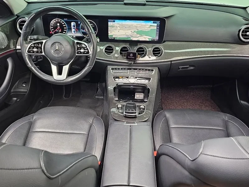 Mercedes-Benz E 300 4Matic Amg Line, снимка 7 - Автомобили и джипове - 56091794