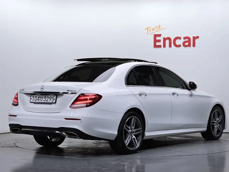 Mercedes-Benz E 300 4Matic Amg Line, снимка 2 - Автомобили и джипове - 56091794