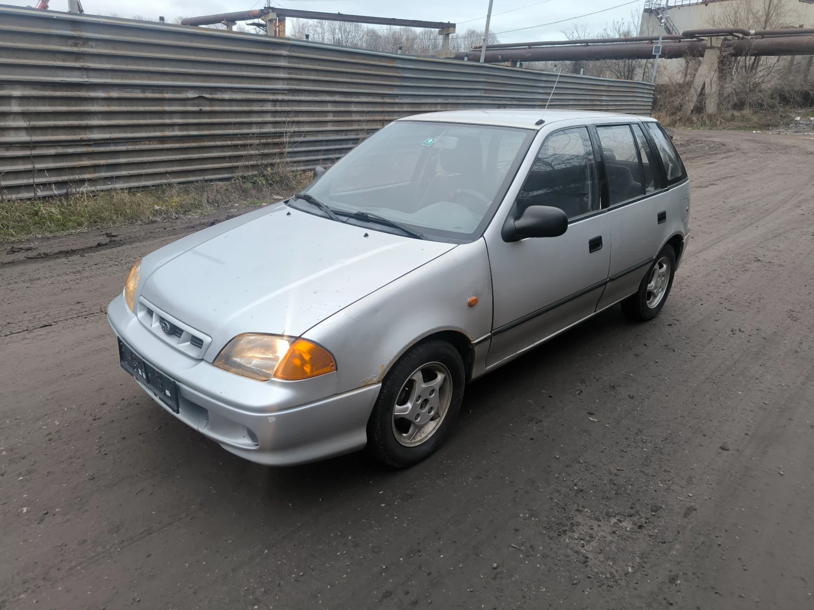 Subaru Justy Хечбек, снимка 1
