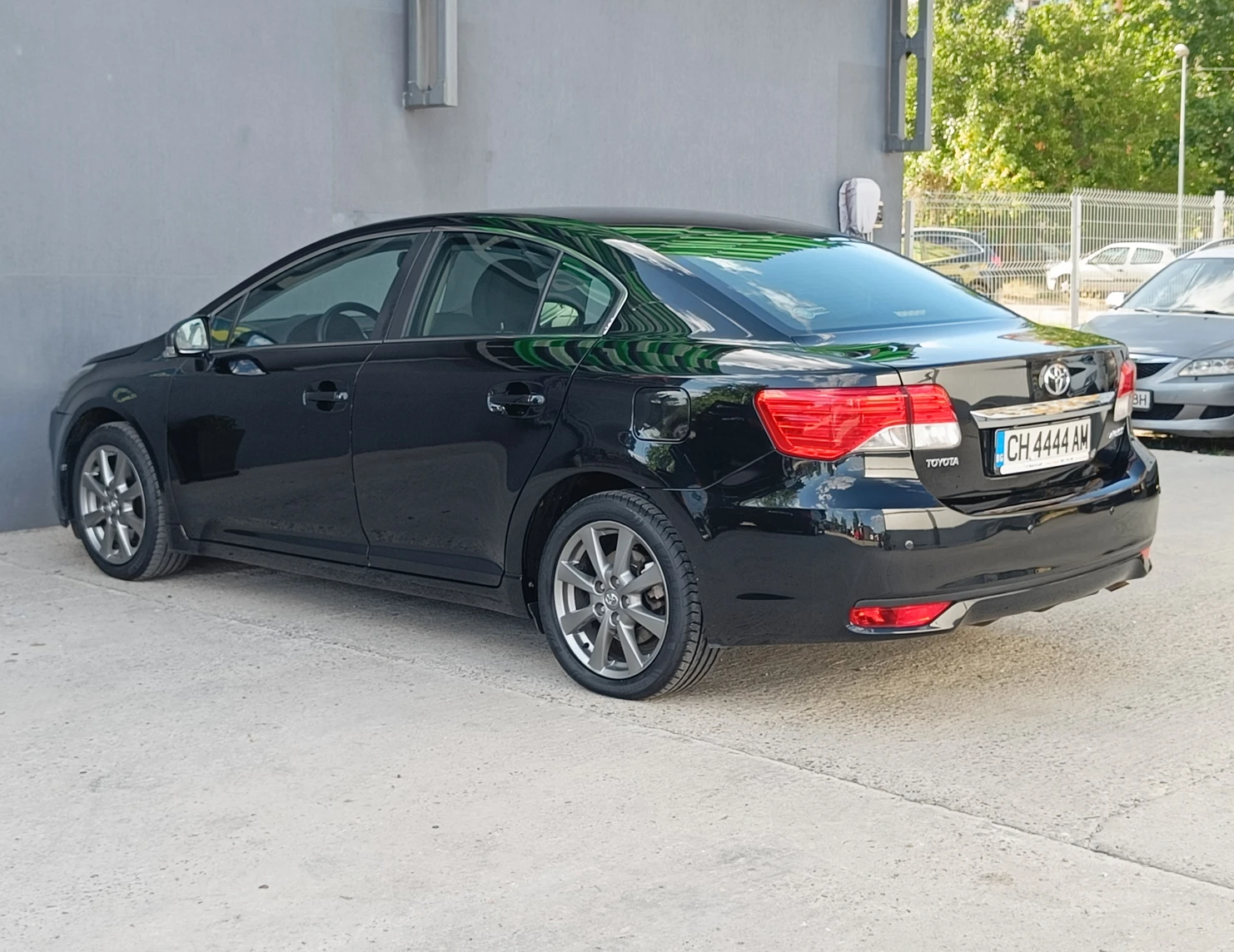 Toyota Avensis 2.2 Luxury AUT - изображение 6