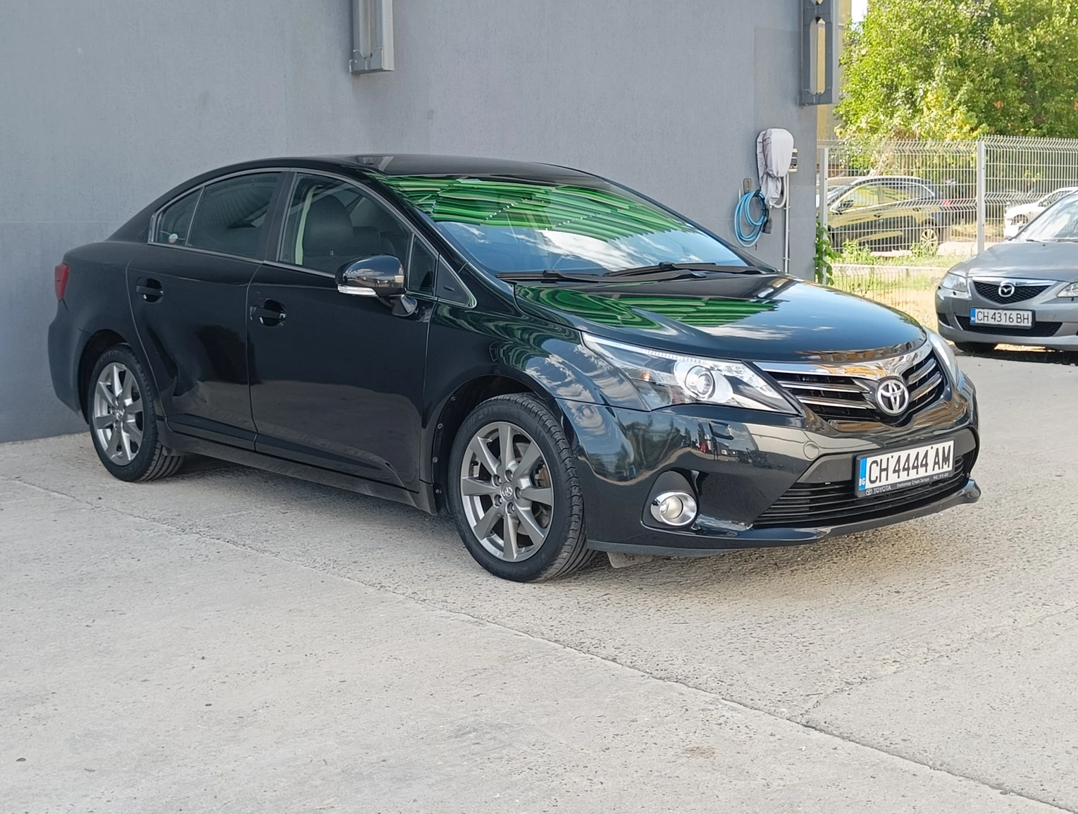 Toyota Avensis 2.2 Luxury AUT - изображение 2