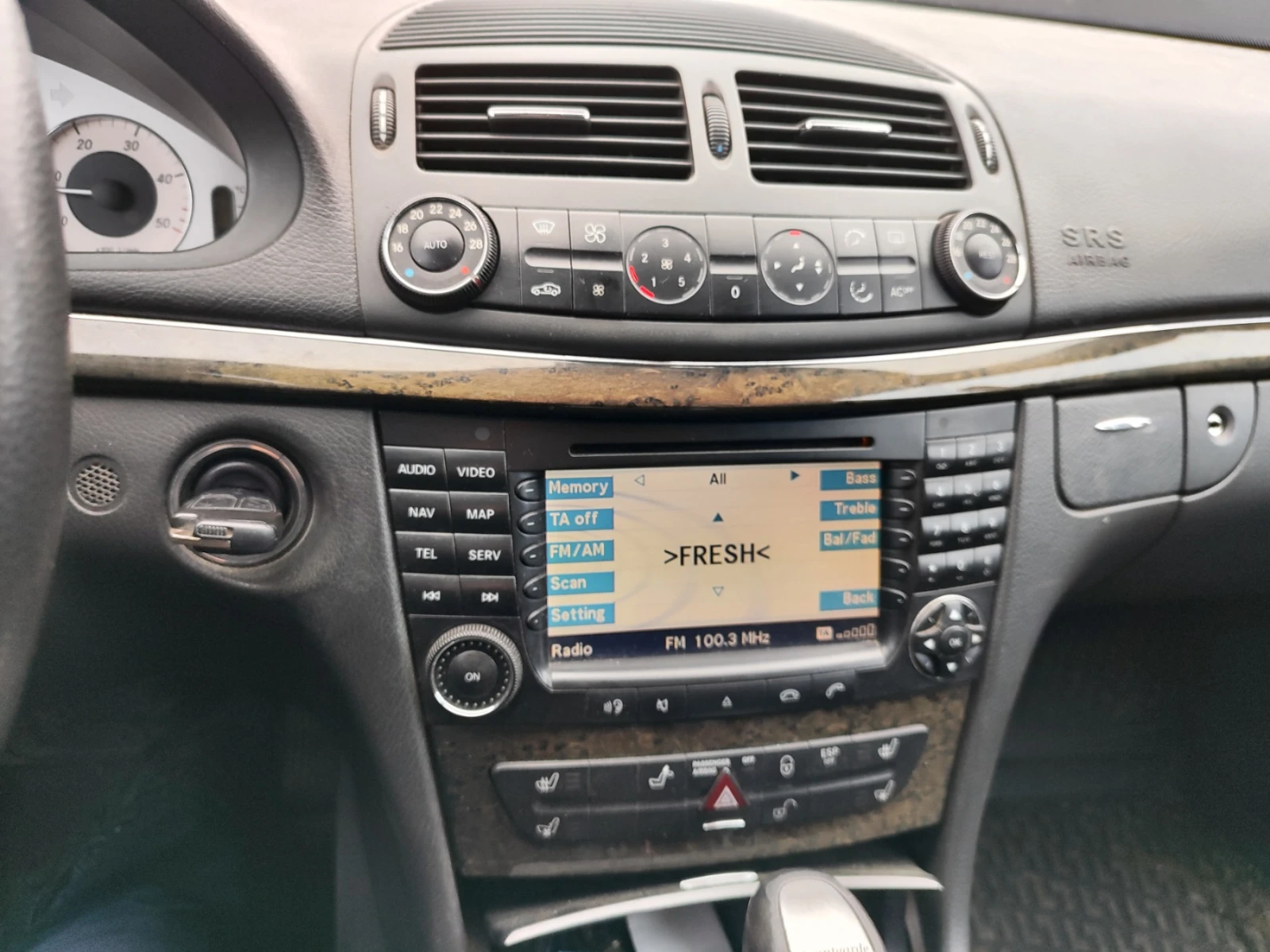 Mercedes-Benz E 320 | Mobile.bg — изображение 9