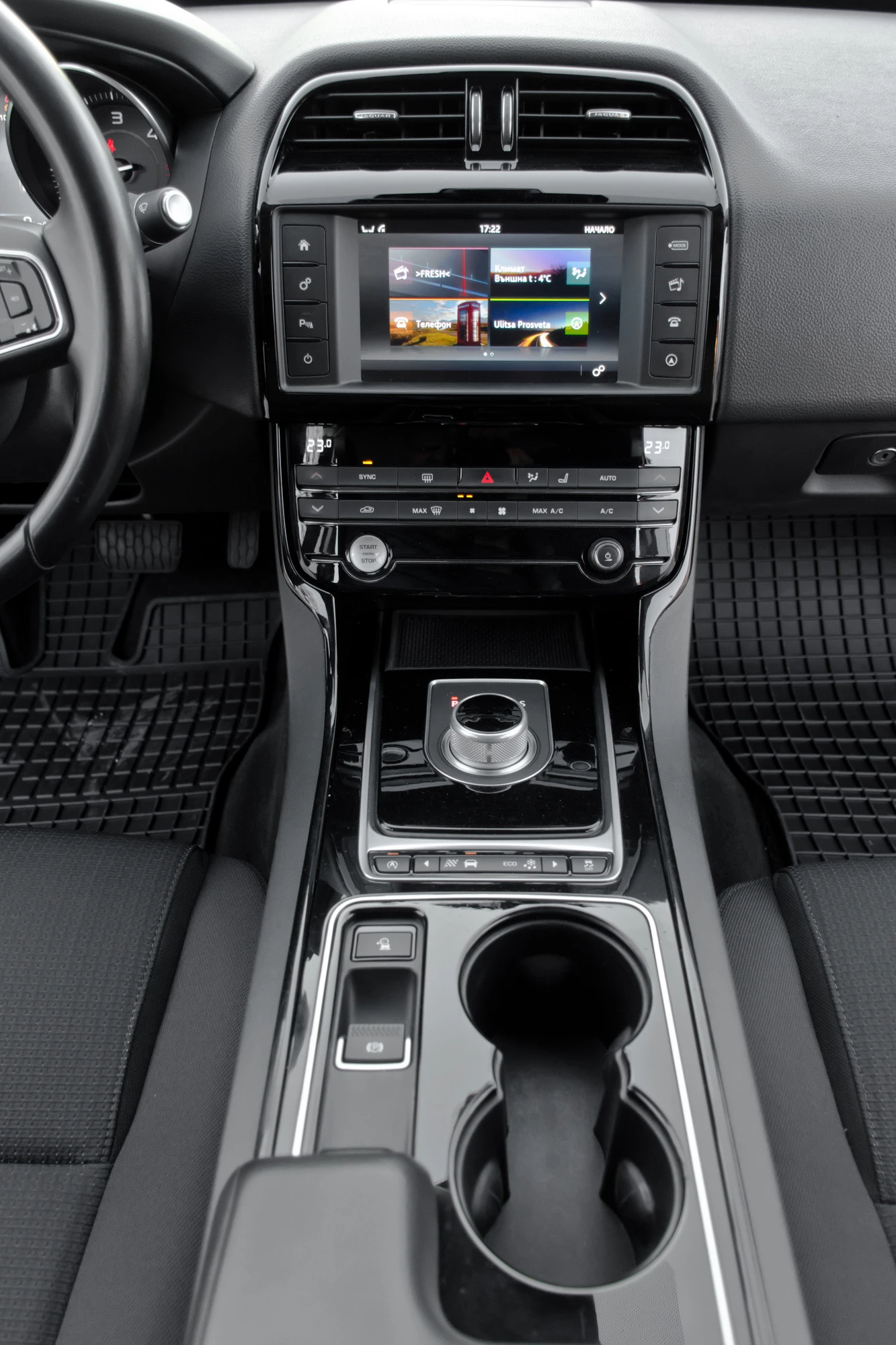 Jaguar XE 2.0D - NAVIGATION/ PRESTIGE / F1 - ZF - AUTOMATIC, снимка 14 - Автомобили и джипове - 53746638