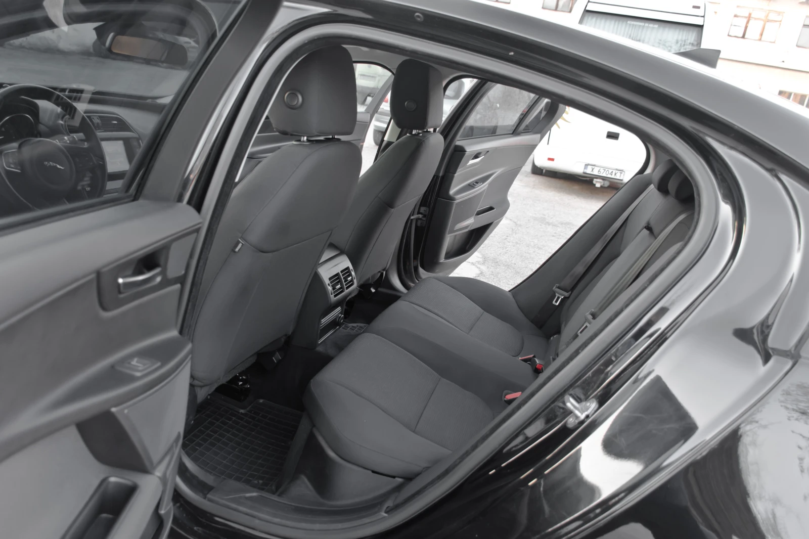 Jaguar XE 2.0D - NAVIGATION/ PRESTIGE / F1 - ZF - AUTOMATIC, снимка 12 - Автомобили и джипове - 53746638