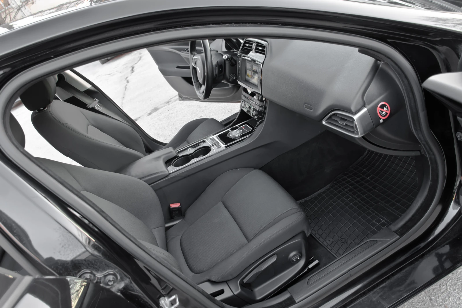 Jaguar XE 2.0D - NAVIGATION/ PRESTIGE / F1 - ZF - AUTOMATIC, снимка 10 - Автомобили и джипове - 53746638