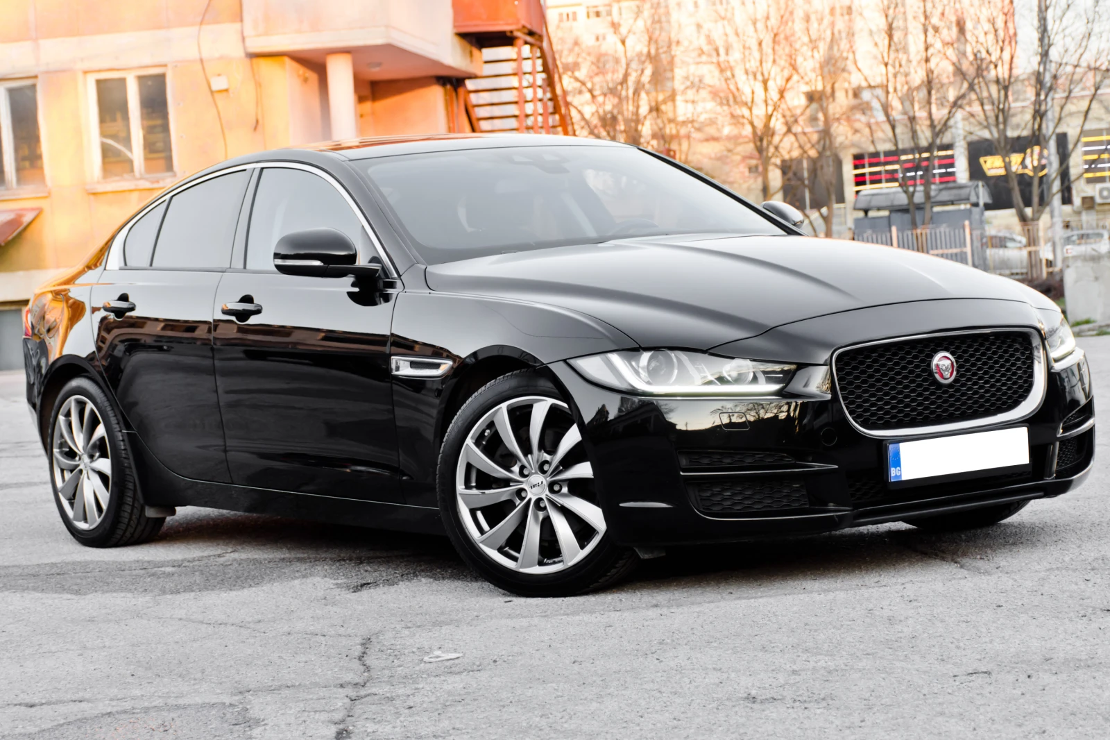 Jaguar XE 2.0D - NAVIGATION/ PRESTIGE / F1 - ZF - AUTOMATIC