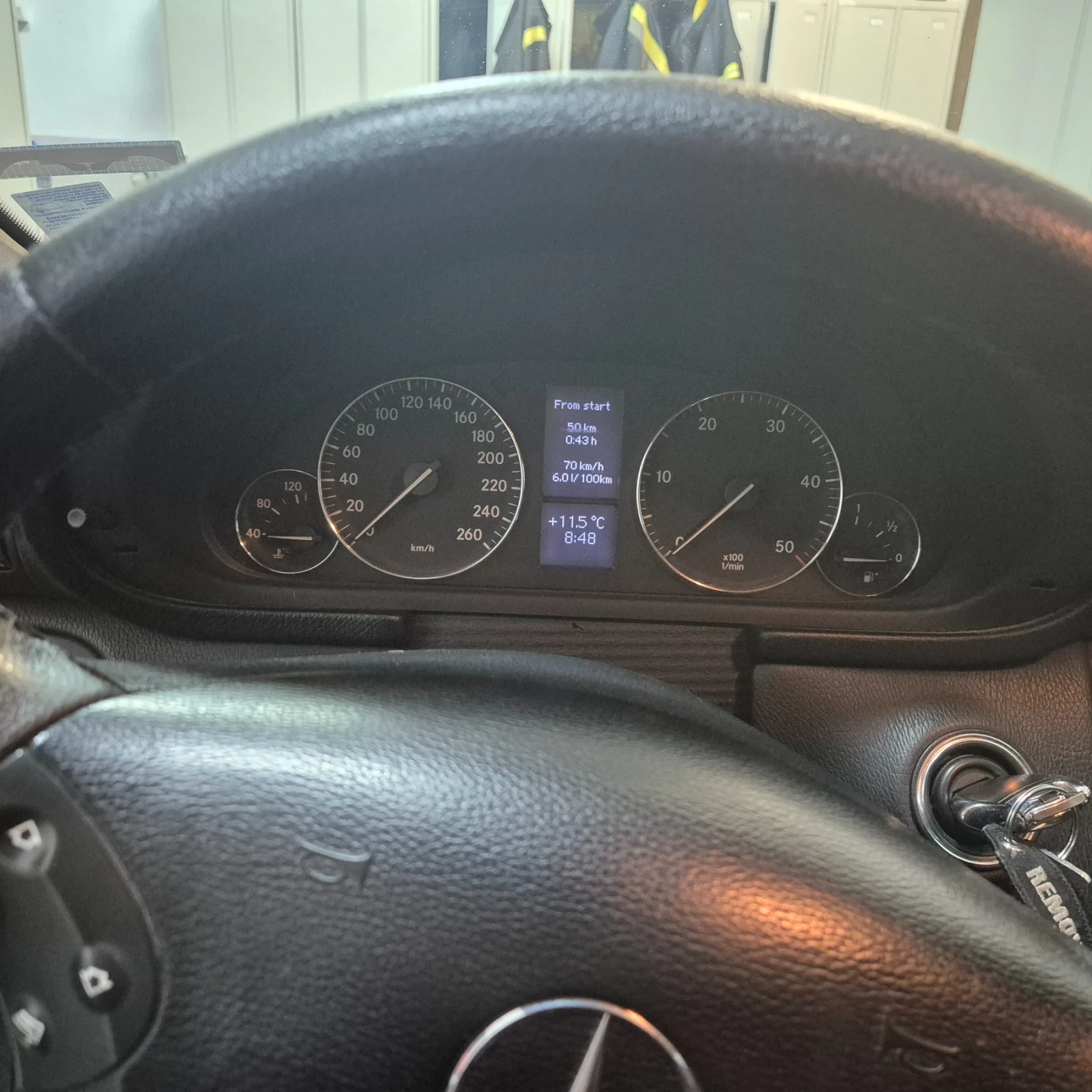 Mercedes-Benz C 200, снимка 8 - Автомобили и джипове - 54155076