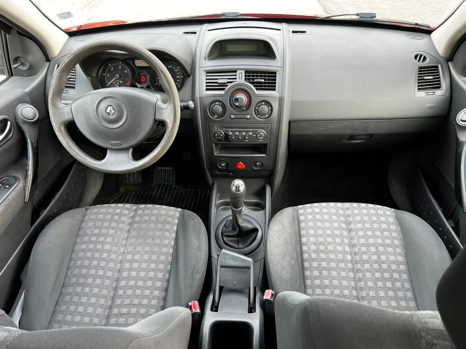 Renault Megane От Рено България като нов, снимка 13 - Автомобили и джипове - 54233231