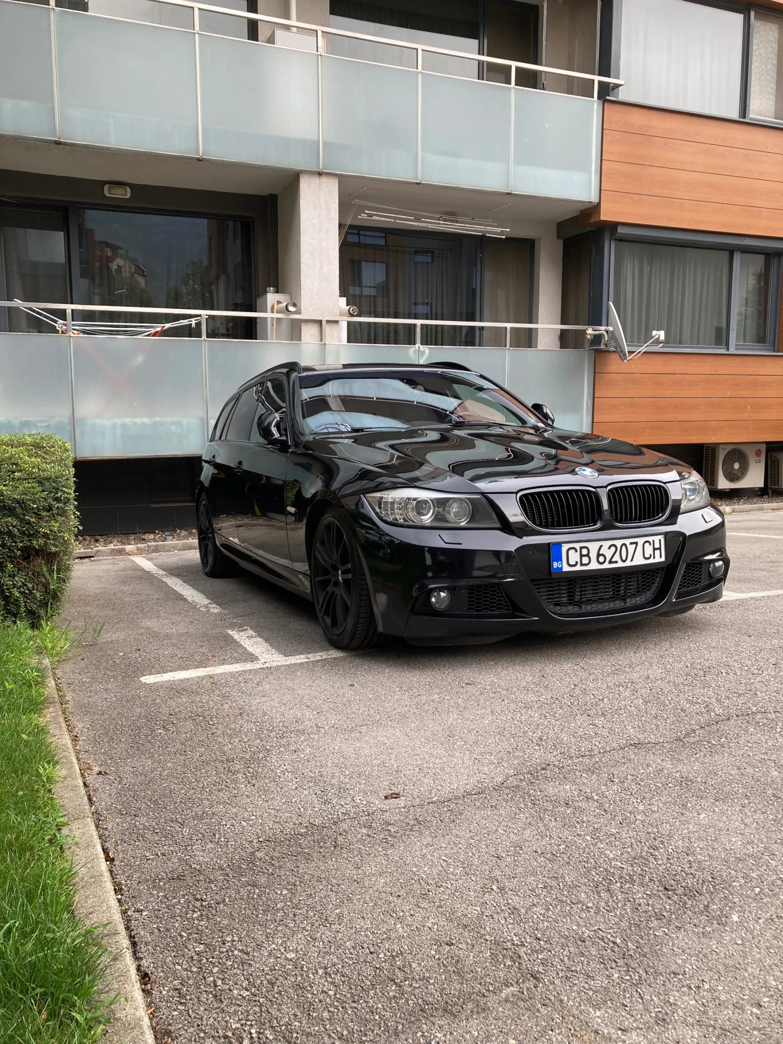 BMW 330 LCi, M pack, Shadow line, снимка 3 - Автомобили и джипове - 54735308