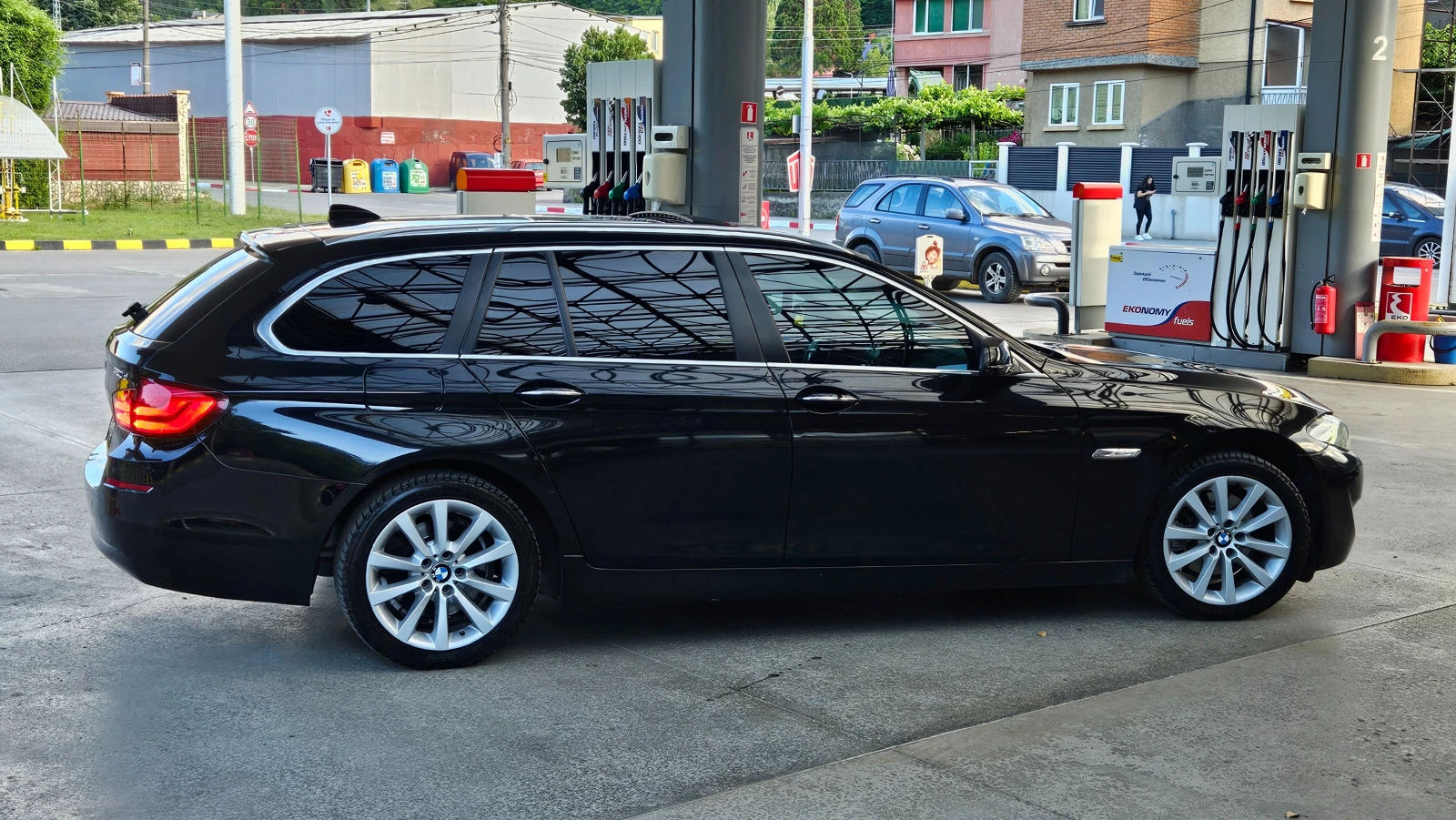 BMW 520 AVTOMAT/KOJA/NAVIG/PANORAMA/ANDROID, снимка 6 - Автомобили и джипове - 54899635