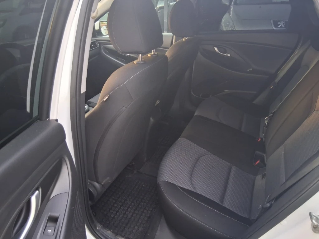 Hyundai I30 РЕГИСТРИРАН И ОБСЛУЖЕН, снимка 10 - Автомобили и джипове - 55010933