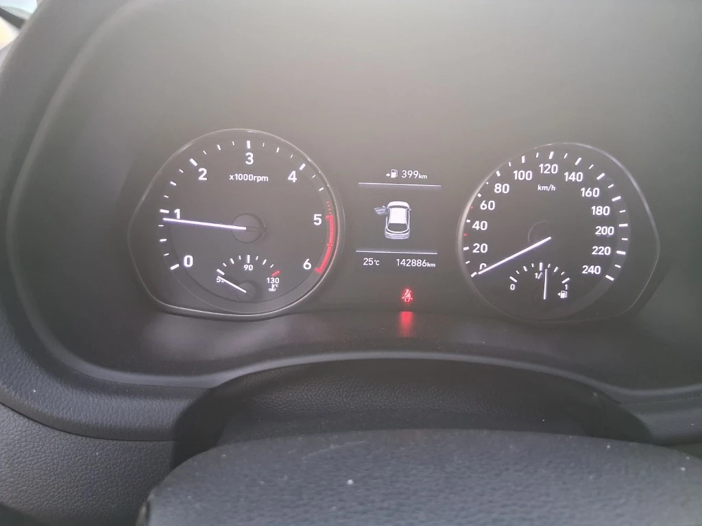 Hyundai I30 РЕГИСТРИРАН И ОБСЛУЖЕН, снимка 7 - Автомобили и джипове - 55010933