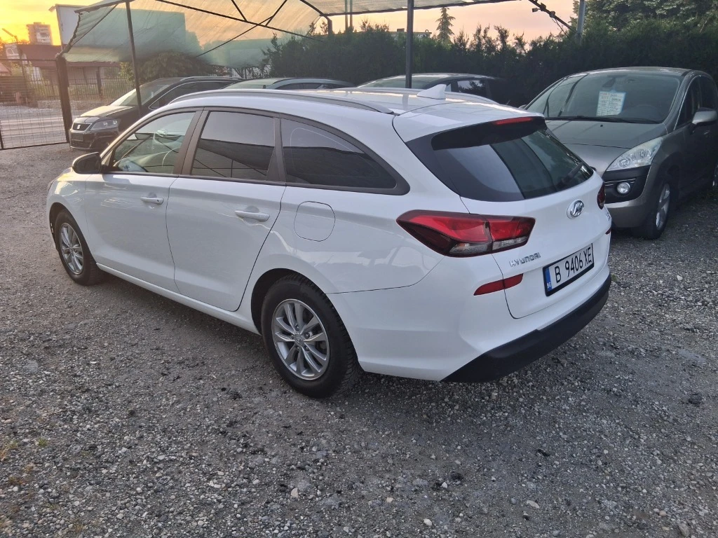 Hyundai I30 РЕГИСТРИРАН И ОБСЛУЖЕН, снимка 4 - Автомобили и джипове - 55010933